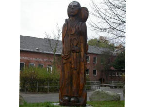 Statue auf dem Feldherrenhgel vor der hhs